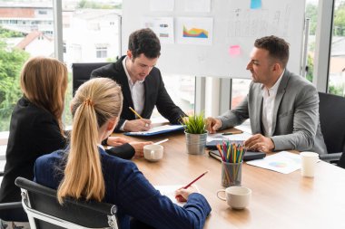 Ofis Odasında Grup Toplantısı.