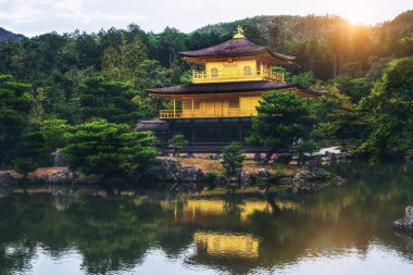 Kinkaku-ji, Kyoto Japonya'da Altın Pavyon tapınağı