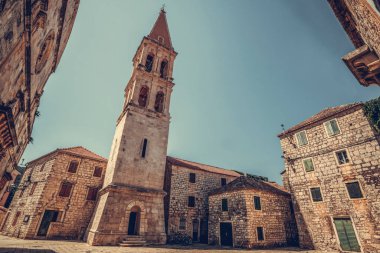Hırvatistan, Avrupa Hvar Adası'nda Stari Grad tarihi şehir. Stari Grad eski şehir Hvar, Hırvatistan'ın en önemli turizm merkezi.