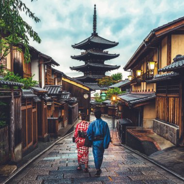 Traveler in Higashiyama District, Kyoto, Japonya