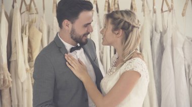 Gelin ve damat gelinlik töreni hazırlamak.
