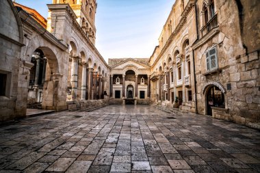 Diocletian's Palace In Split, Hırvatistan - Ünlü Diocletian sarayı Split tarihi merkezinde İmparator Diocletianus için inşa edilmiş antik saray, Hırvatistan.