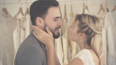 Gelin ve damat gelinlik töreni hazırlamak.