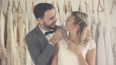 Gelin ve damat gelinlik töreni hazırlamak.