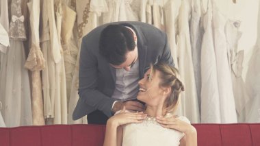 Gelin ve damat gelinlik töreni hazırlamak.