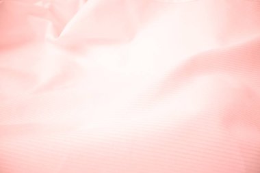 Makro çekimde parlak akan bez dokusu.