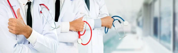 Doctor working in hospital with other doctors. — Stock Photo, Image