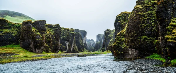 Paesaggio unico di Fjadrargljufur in Islanda. — Foto Stock