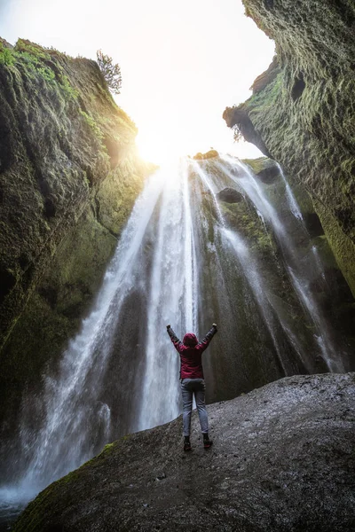 Cascata majestosa da cachoeira Gljufrabui na Islândia — Fotografia de Stock