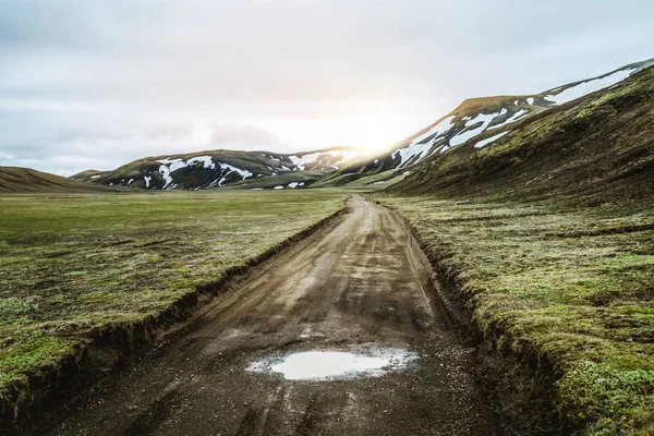 Route vers Landmanalaugar sur les hauts plateaux d'Islande. — Photo