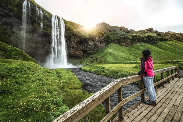 Magical Seljalandsfoss Cachoeira na Islândia . — Fotografia de Stock