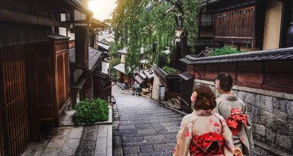 Viajante no distrito de Higashiyama, Kyoto, Japão — Fotografia de Stock