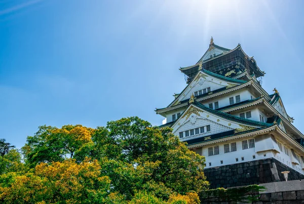 O castelo de Osaka em Osaka, Japão . — Fotografia de Stock