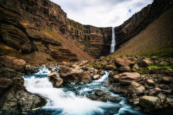 東アイスランドの美しいHengifossの滝. — ストック写真