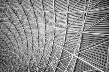 Metal çelik çatı modern iç mimarisi.