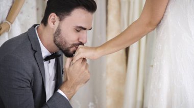 Gelin ve damat gelinlik töreni hazırlamak.