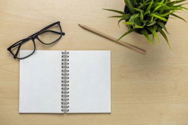 Ofis masası çalışma alanı ve masa arka planı.