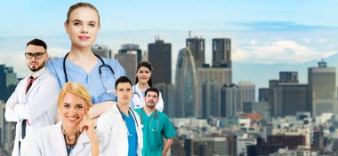 Sağlık grup portre yaratıcı düzeninde. Profesyonel sağlık personeli, Doktor, hemşire ve cerrah. Tıbbi Teknoloji Araştırma Enstitüsü ve Doktor personel hizmet anlayışı.