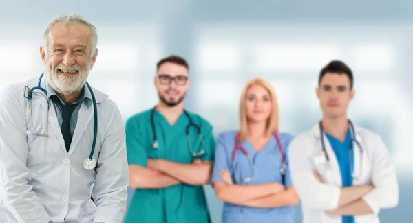 Médico Profissional Que Trabalha Consultório Hospitalar Clínica Com Outros Médicos — Fotografia de Stock