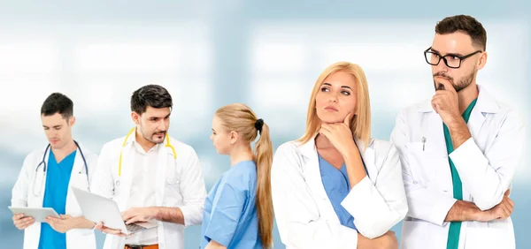 Professioneller Arzt Der Krankenhausbüro Oder Klinik Mit Anderen Ärzten Krankenschwestern — Stockfoto