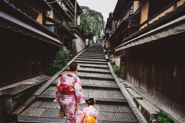 Viajero en el Distrito de Higashiyama, Kyoto, Japón —  Fotos de Stock