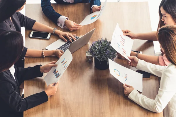 Businesswomen in Meeting, Laptop Computer on Table — Stock Photo, Image