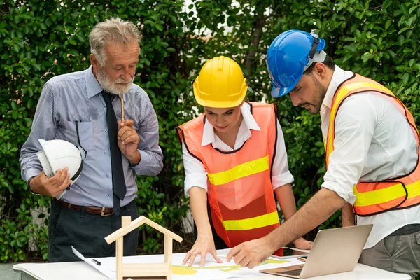 Ingenjör, arkitekt och affärsman Working. — Stockfoto