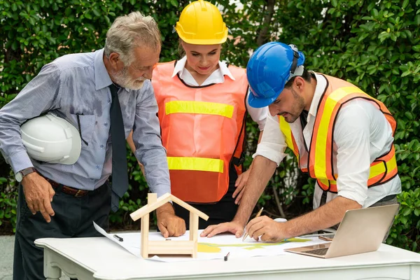 Ingenjör, arkitekt och affärsman Working. — Stockfoto