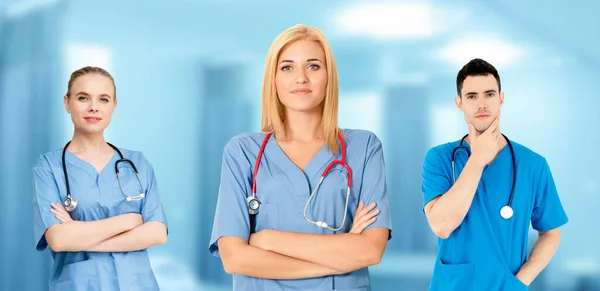 Médecin Professionnel Travaillant Bureau Clinique Hôpital Avec Autres Médecins Infirmières — Photo