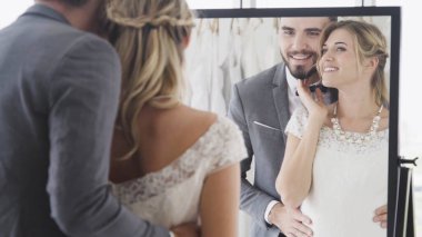 Gelin ve damat gelinlik töreni hazırlamak.