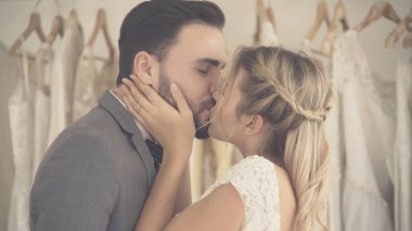 Gelin ve damat gelinlik töreni hazırlamak.