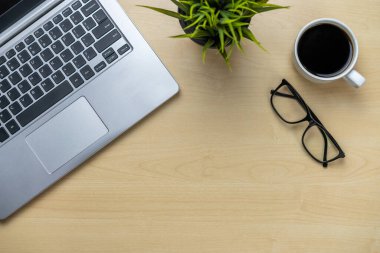 Ofis masası çalışma alanı ve masa arka planı.