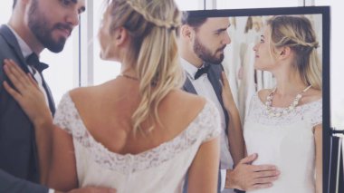 Gelin ve damat gelinlik töreni hazırlamak.