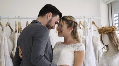 Gelin ve damat gelinlik töreni hazırlamak.