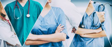 Doktor diğer doktorlar ile hastanede çalışıyor.