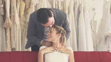 Gelin ve damat gelinlik töreni hazırlamak.