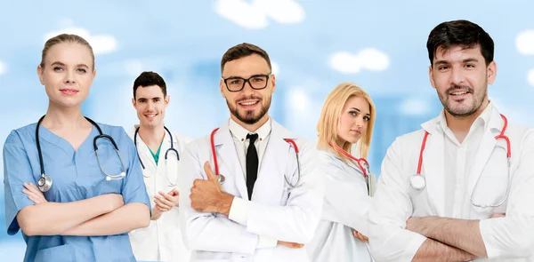 Medico Professionista Che Lavora Nello Studio Ospedaliero Clinica Con Altri — Foto Stock