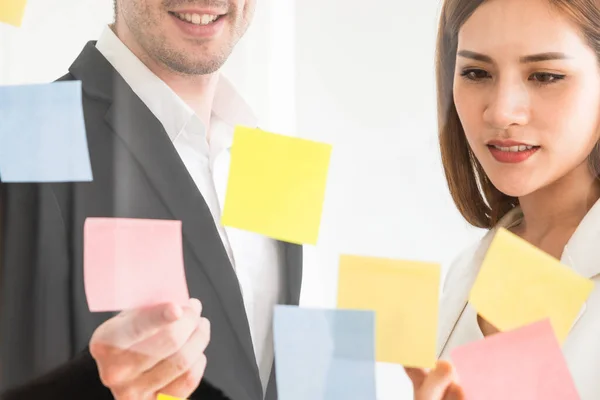 Kreative asiatische Geschäftsfrau in Meeting-Workshop. — Stockfoto