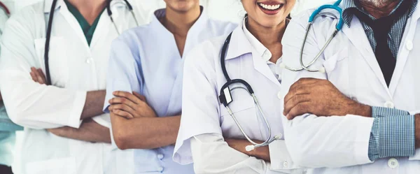 Groupe Des Professionnels Santé Médecin Professionnel Travaillant Dans Bureau Clinique — Photo