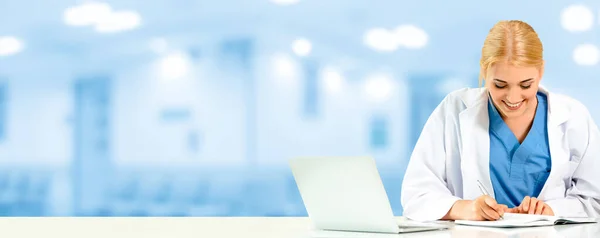 Doctor using laptop computer at the hospital. — Stock Photo, Image