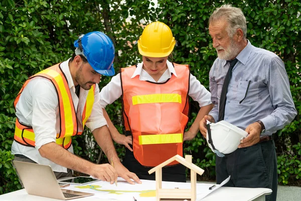 Ingenjör, arkitekt och affärsman Working. — Stockfoto