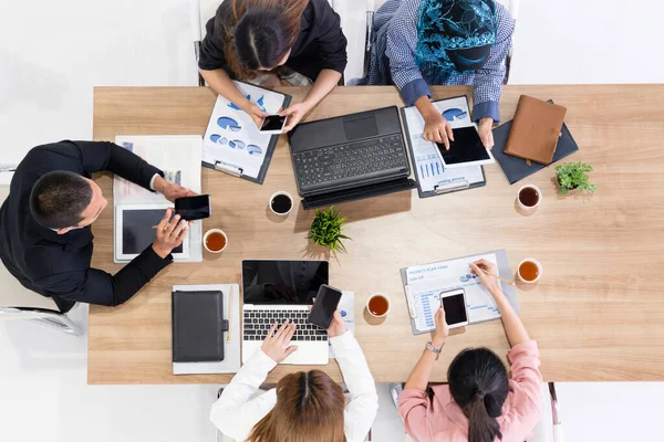 Επιχειρηματίες σε ομαδική συνάντηση στο Office Room. — Φωτογραφία Αρχείου