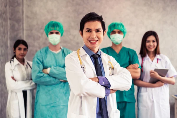 Gezondheidszorg mensen groep van arts verpleegkundige chirurg. — Stockfoto