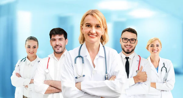 Professionele Arts Werkzaam Het Ziekenhuis Kantoor Kliniek Met Andere Artsen — Stockfoto