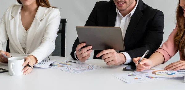 Businessman and businesswomen working in office. — Stock Photo, Image