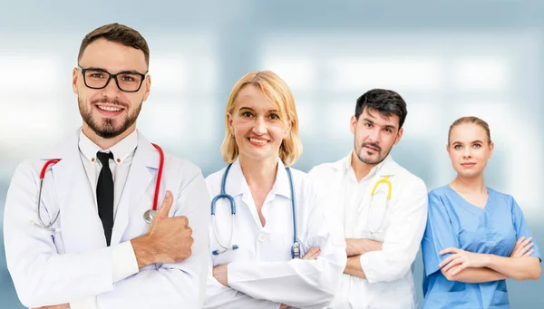 Medico Professionista Che Lavora Nello Studio Ospedaliero Clinica Con Altri — Foto Stock