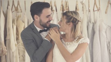 Gelin ve damat gelinlik töreni hazırlamak.