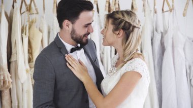 Gelin ve damat gelinlik töreni hazırlamak.