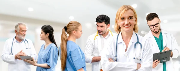 Grupo Pessoas Cuidados Saúde Médico Profissional Que Trabalha Consultório Hospitalar — Fotografia de Stock