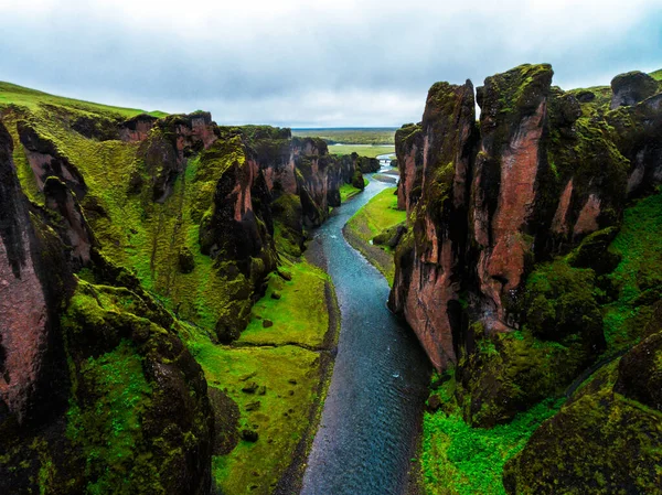 Paisaje único de Fjadrargljufur en Islandia. — Foto de Stock